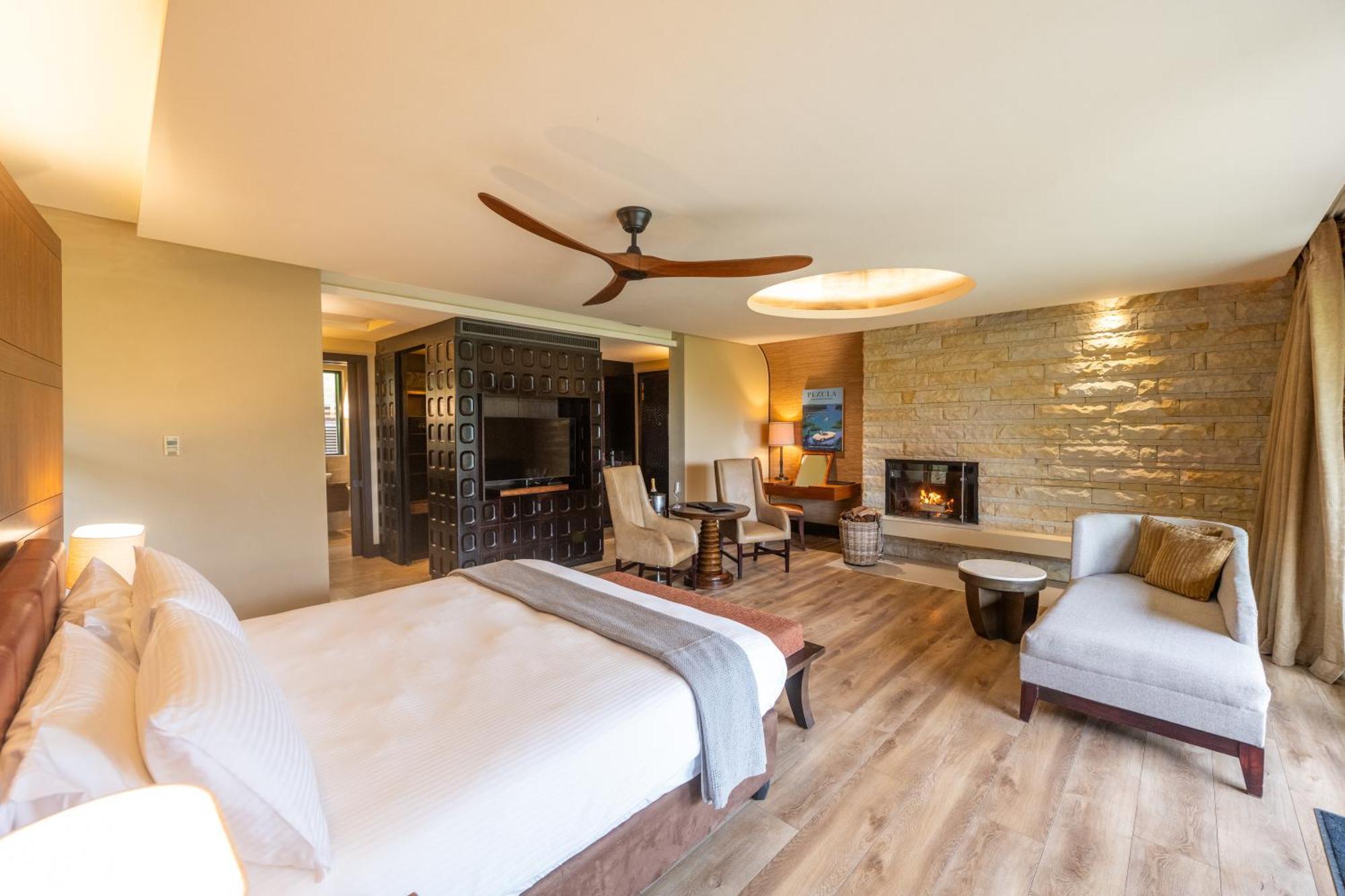 Pezula Nature Retreat Найсне Экстерьер фото A guest room at the Lodge at Blue Sky